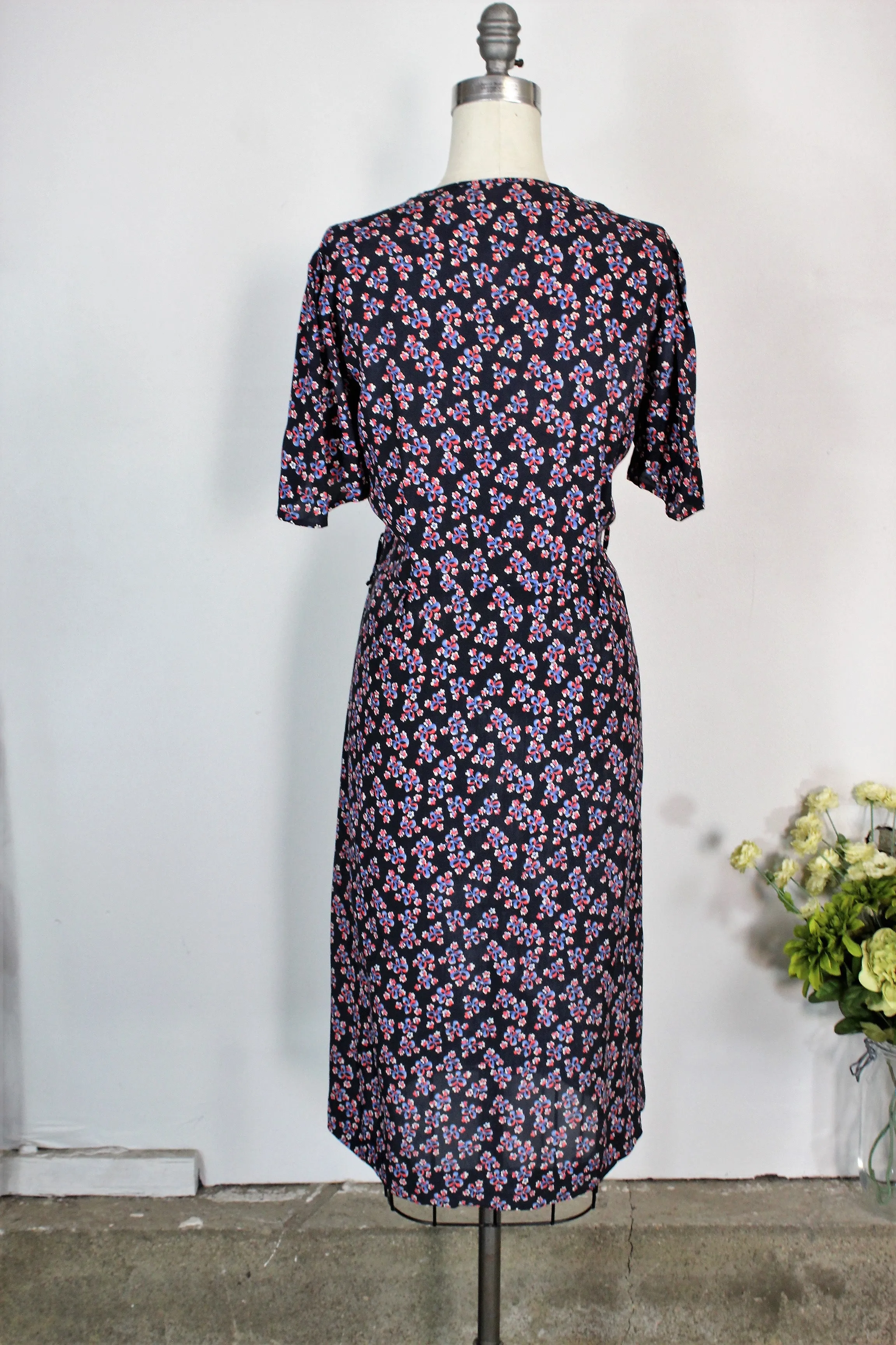 Vintage 1940s Rayon Day Dress With A Floral And Bow Print In Red White And Blue